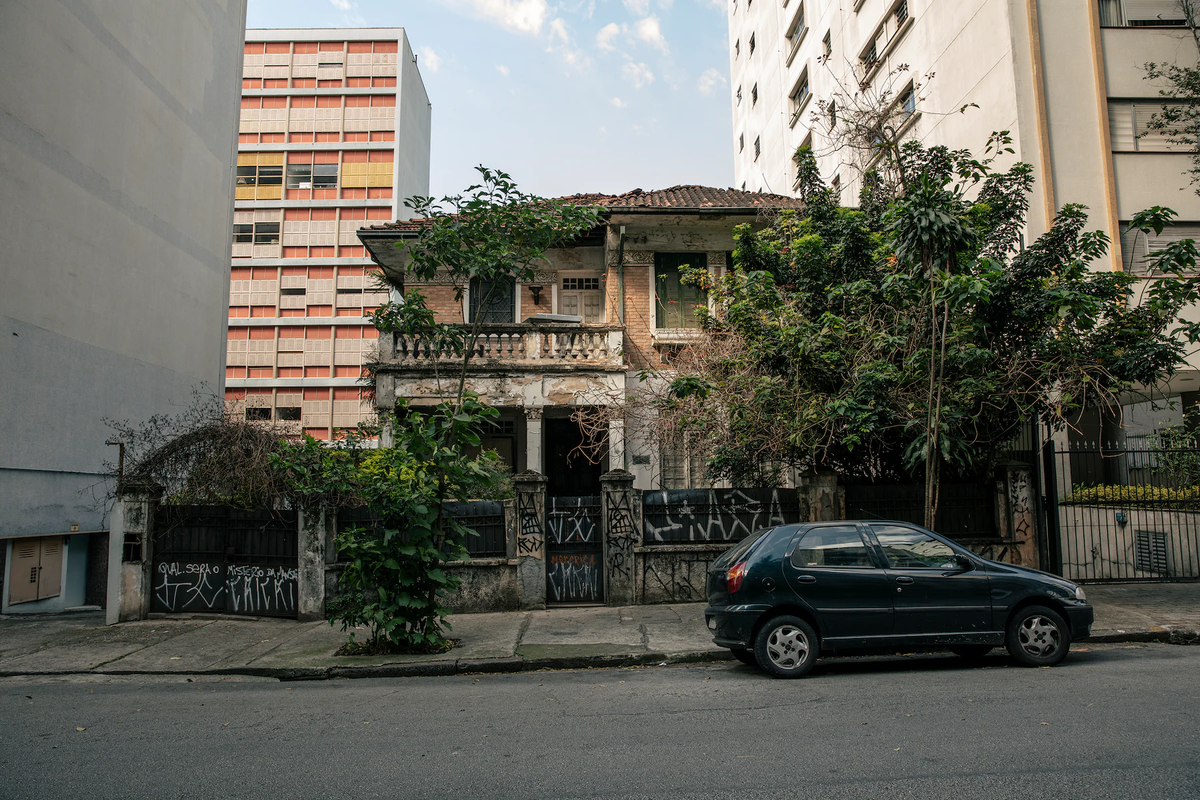 The fugitive Brazilian heiress who lived next door