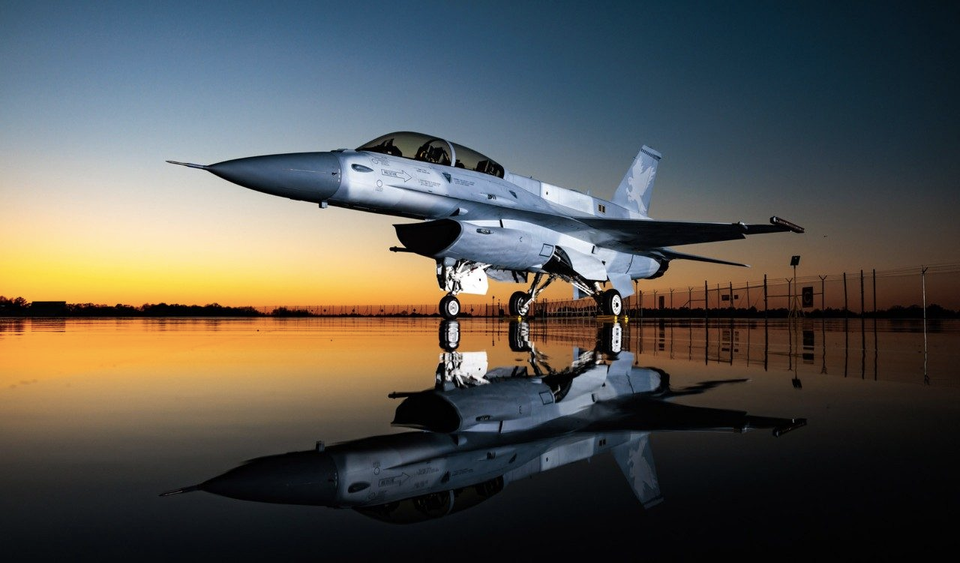 Artificial intelligence software has piloted a US Navy F-16