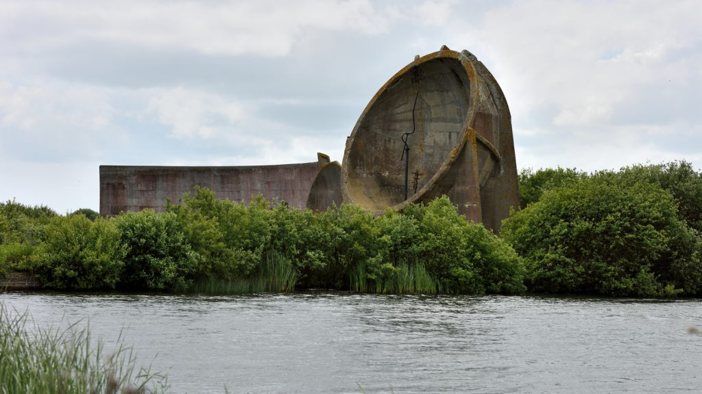 The giant "acoustic mirrors" that once protected Britain