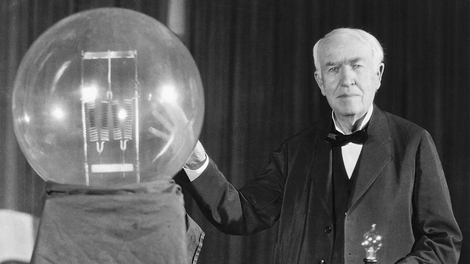 How Edison pretended that he had invented the light bulb